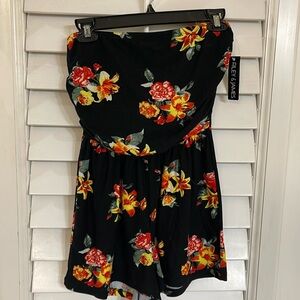 Small strapless short romper